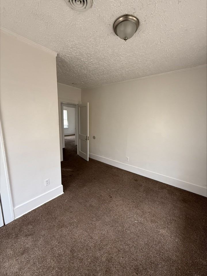 12303 Cloverlawn St - Photo 5 of 6
