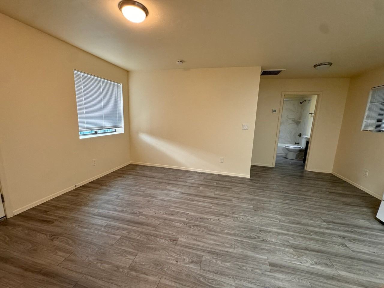 4145 E Fairmount St #D - Photo 5 of 10