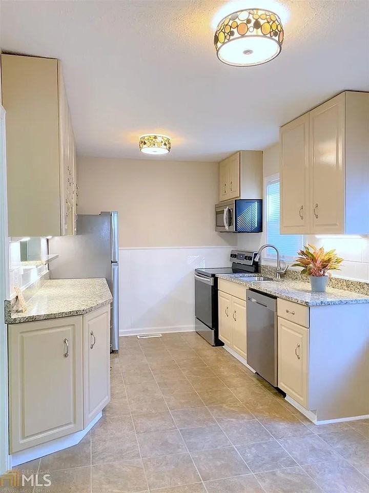 4560 Burks Rd - Photo 4 of 7