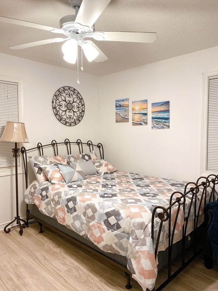 3033 Parkwood Dr #1 - Photo 5 of 25