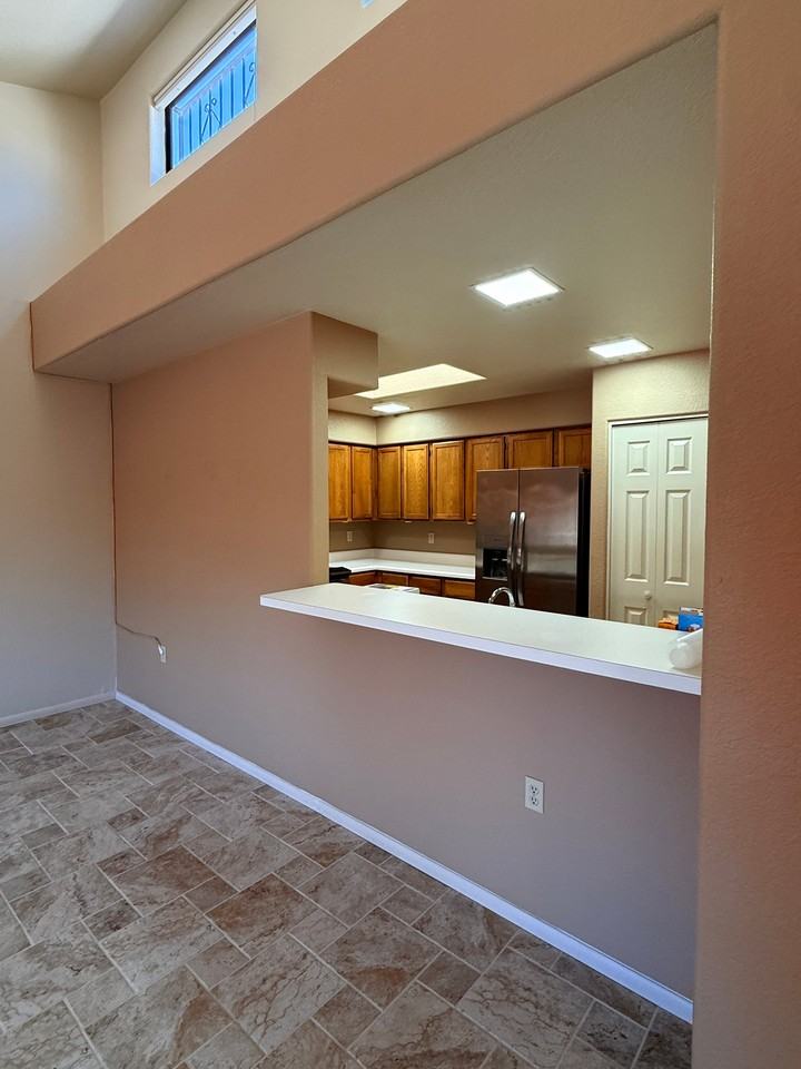 8631 N Little Oak Ln - Photo 3 of 10