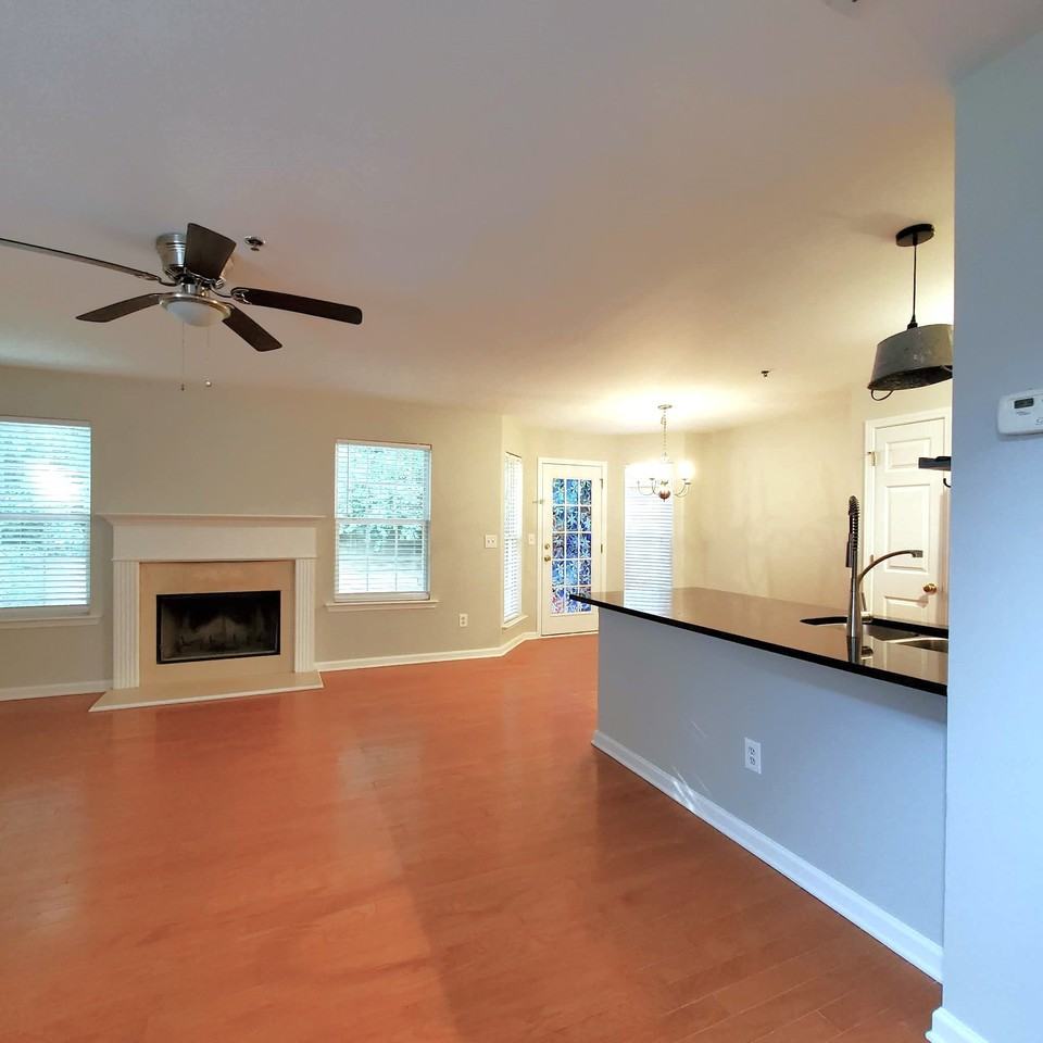 300 Cottonwood Creek Cir - Photo 4 of 20