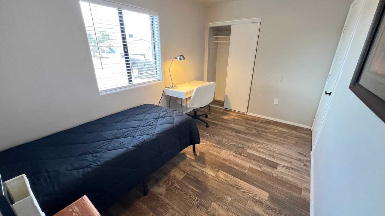 3645 W Hadley St - Photo 2 of 13