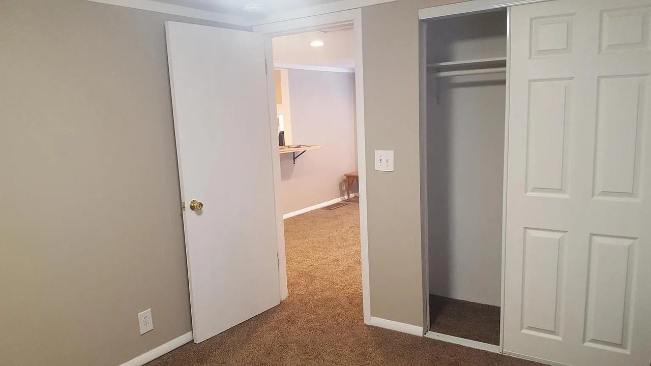 230 7th St - Photo 6 of 7