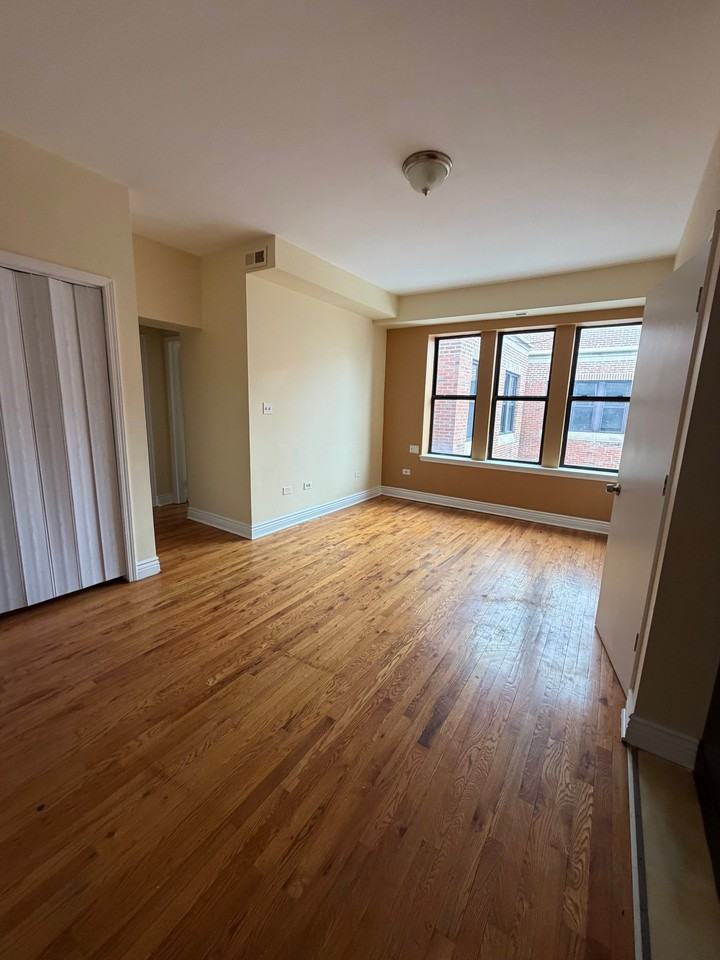 7908 S Langley Ave #201 - Photo 4 of 9