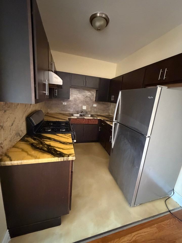 7908 S Langley Ave #201 - Photo 5 of 9