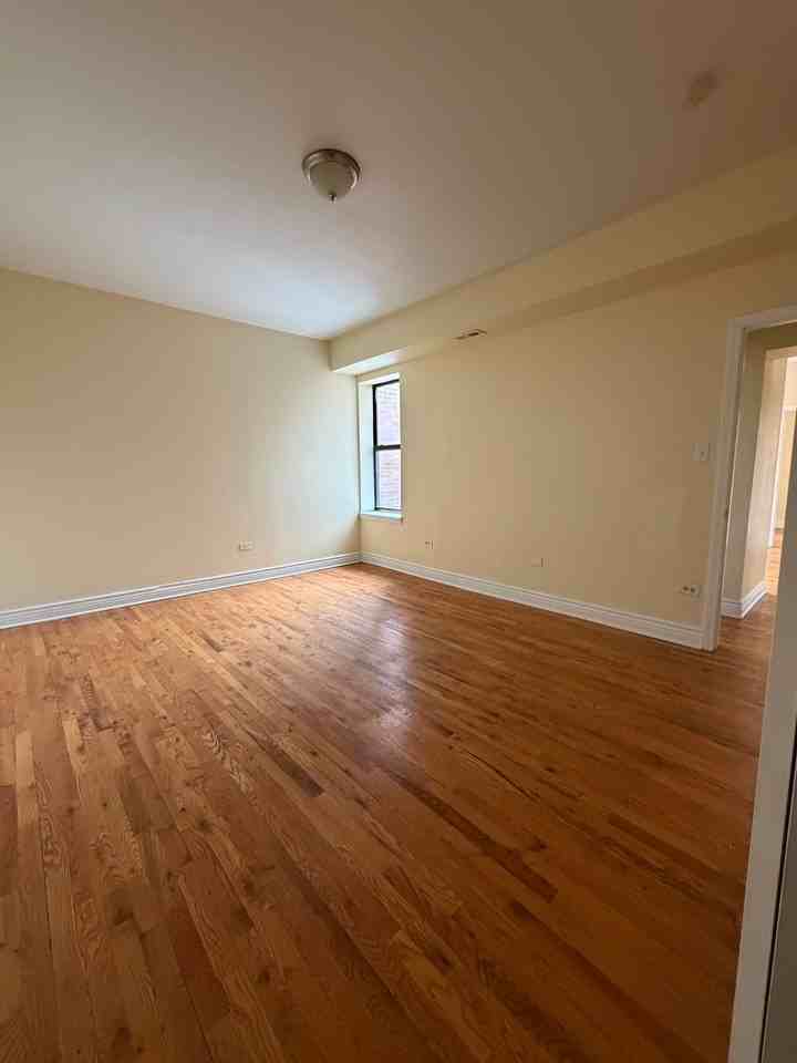 7908 S Langley Ave #201 - Photo 6 of 9