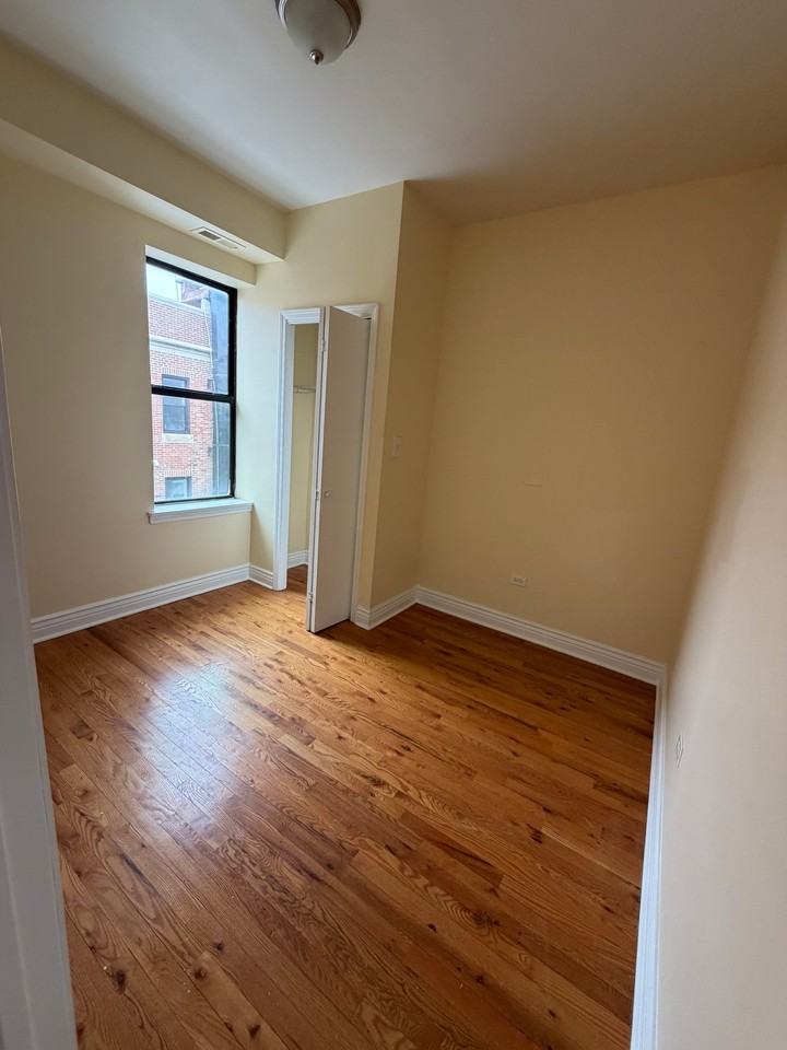 7908 S Langley Ave #201 - Photo 7 of 9