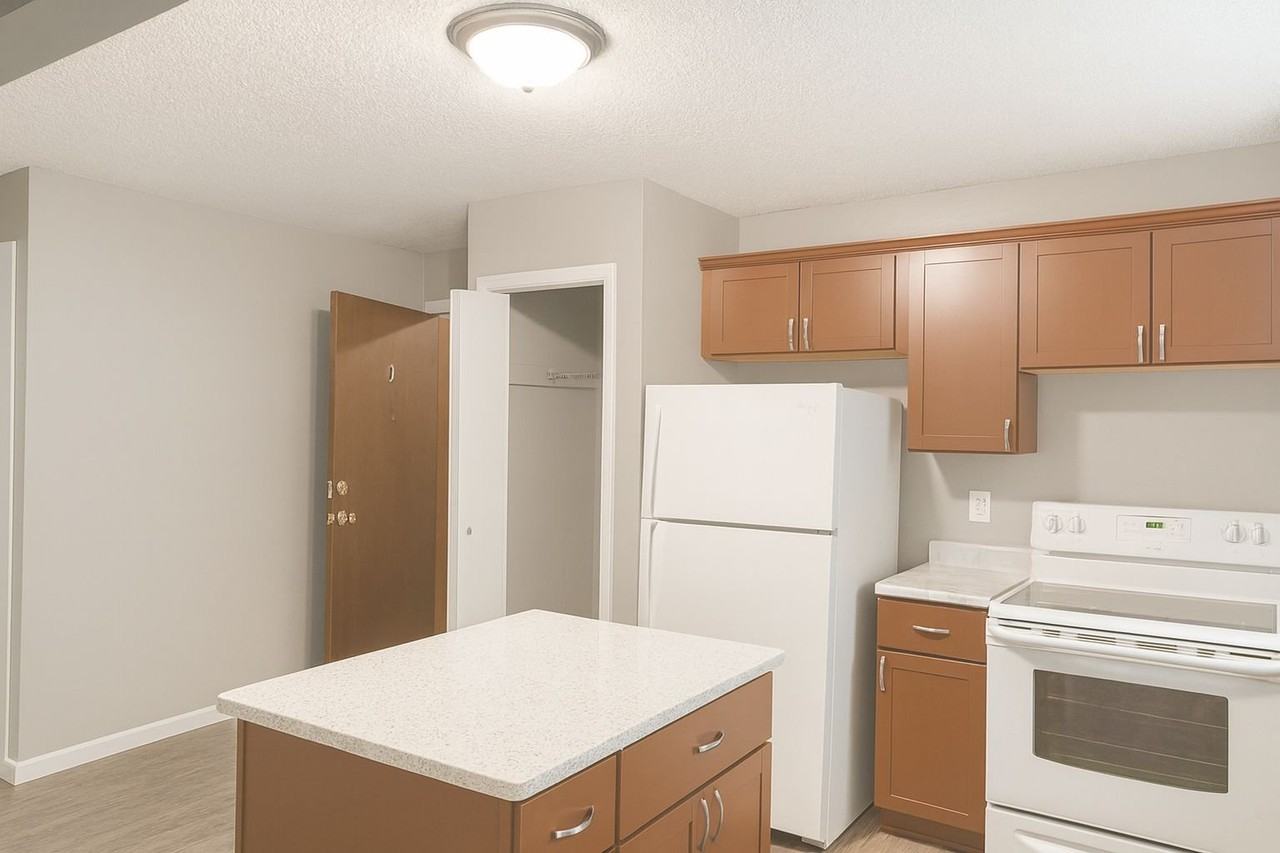 1427 Shakopee Ave E #2 - Photo 3 of 6