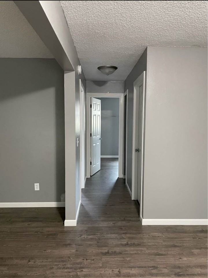 1427 Shakopee Ave E #2 - Photo 5 of 6