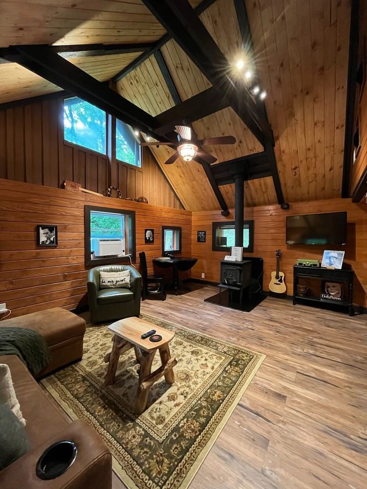 1878 Little Cove Rd - Photo 4 of 20