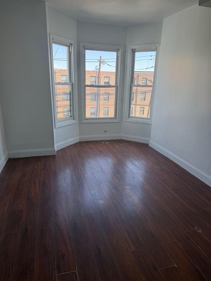 245 Littleton Ave #2ndFL - Photo 5 of 5
