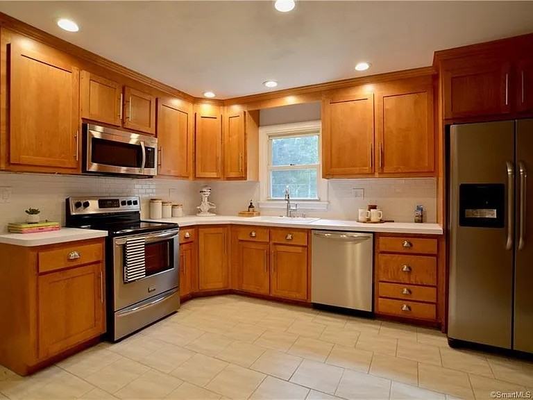 187 Elmwood Dr #1 - Photo 4 of 13