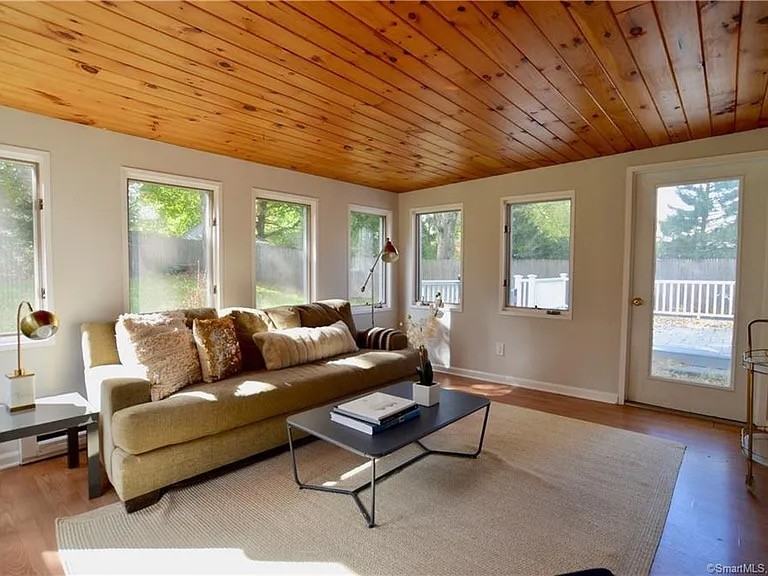 187 Elmwood Dr #1 - Photo 5 of 13