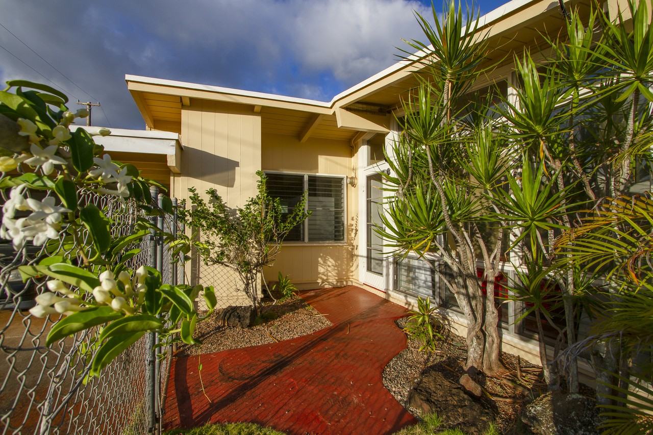 1633 Hookani St #1 - Photo 5 of 20