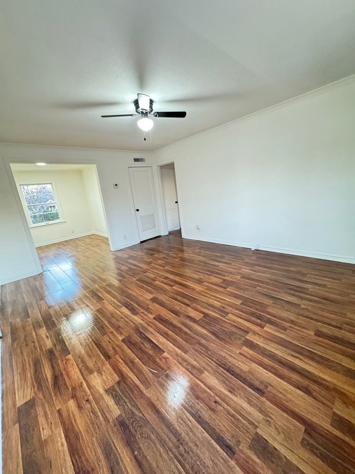 1436 S Hickory Ave - Photo 3 of 9