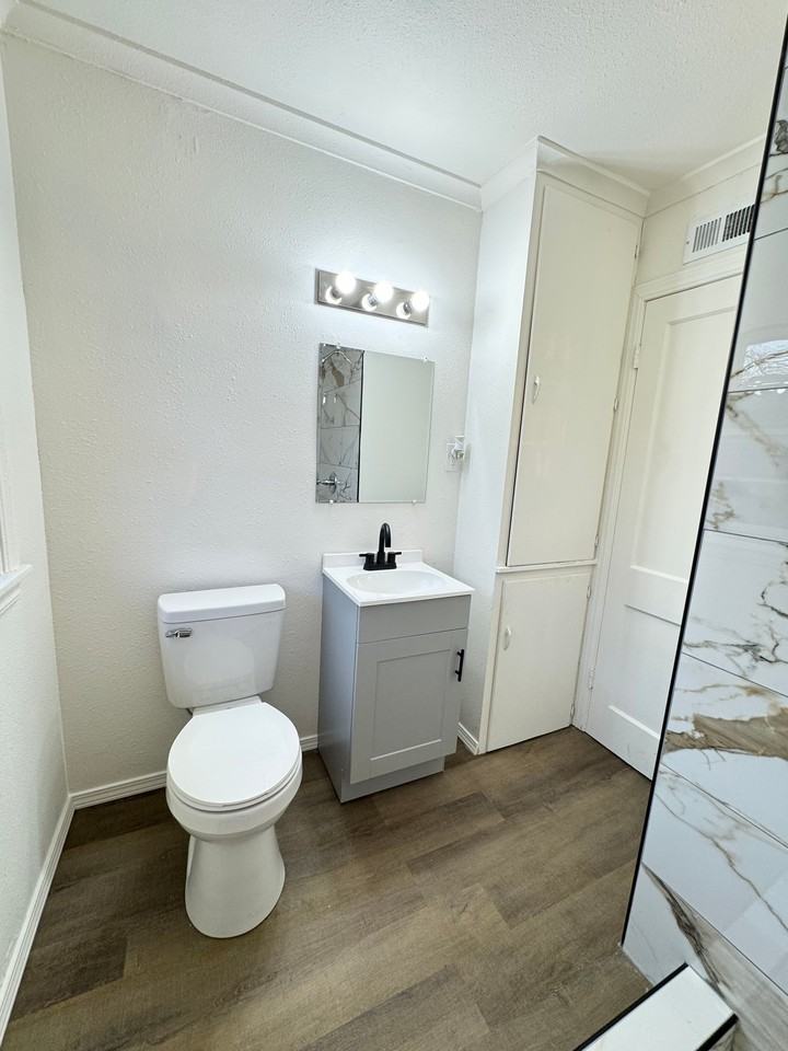 1436 S Hickory Ave - Photo 6 of 9