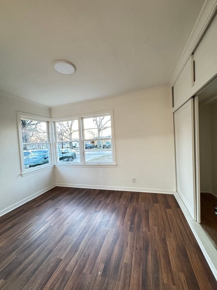 1436 S Hickory Ave - Photo 7 of 9