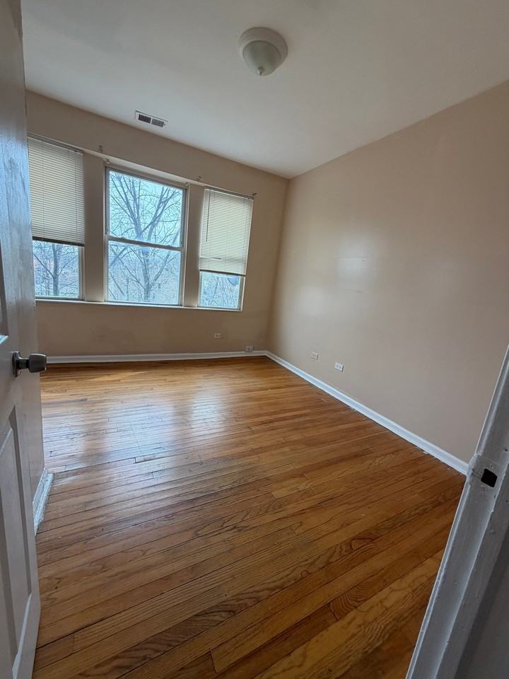 6949 S Green St - Photo 5 of 8