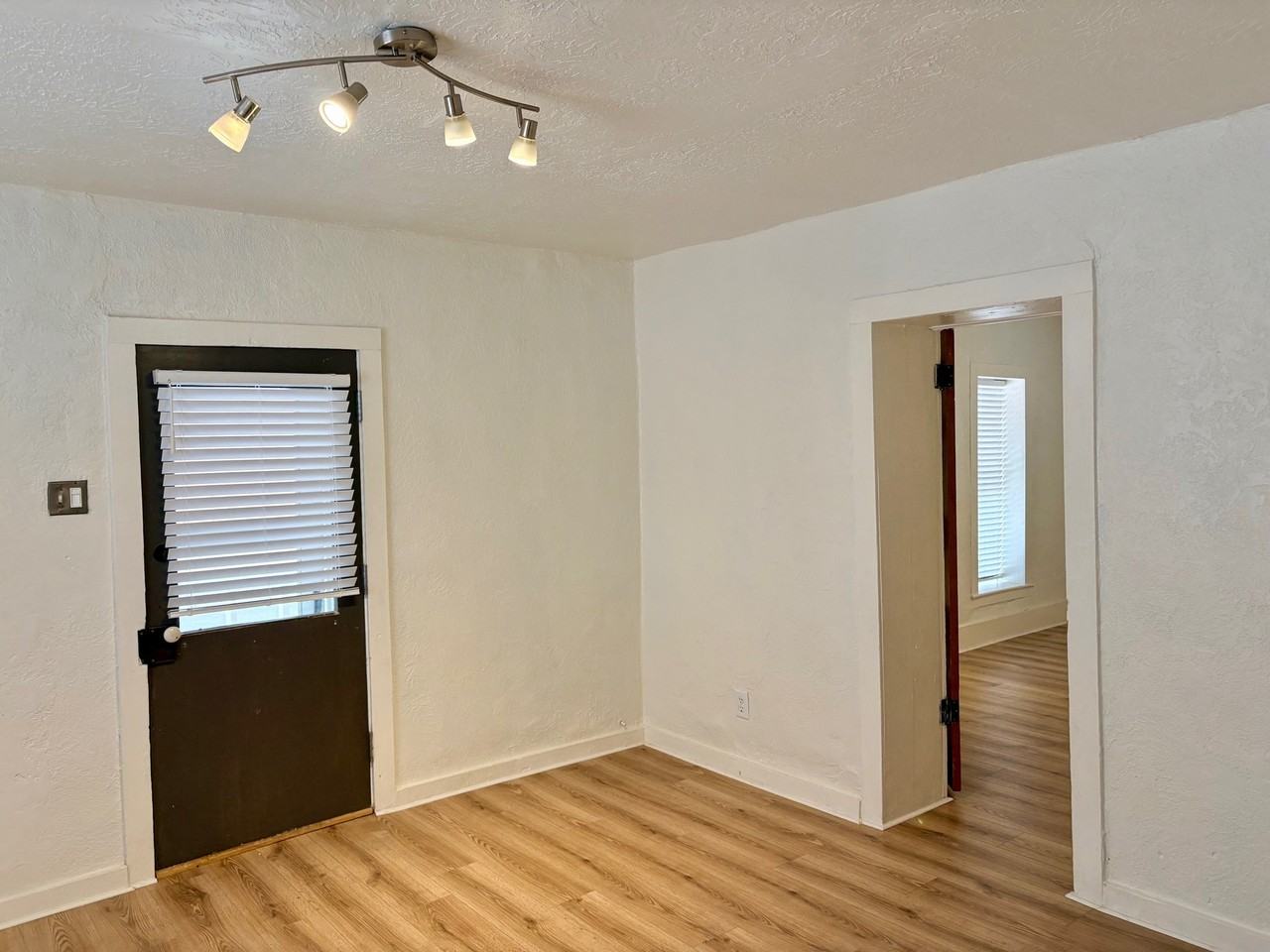 208 Bernard St - Photo 3 of 10