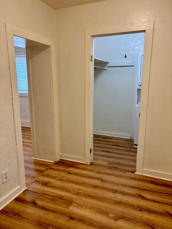 208 Bernard St - Photo 5 of 10