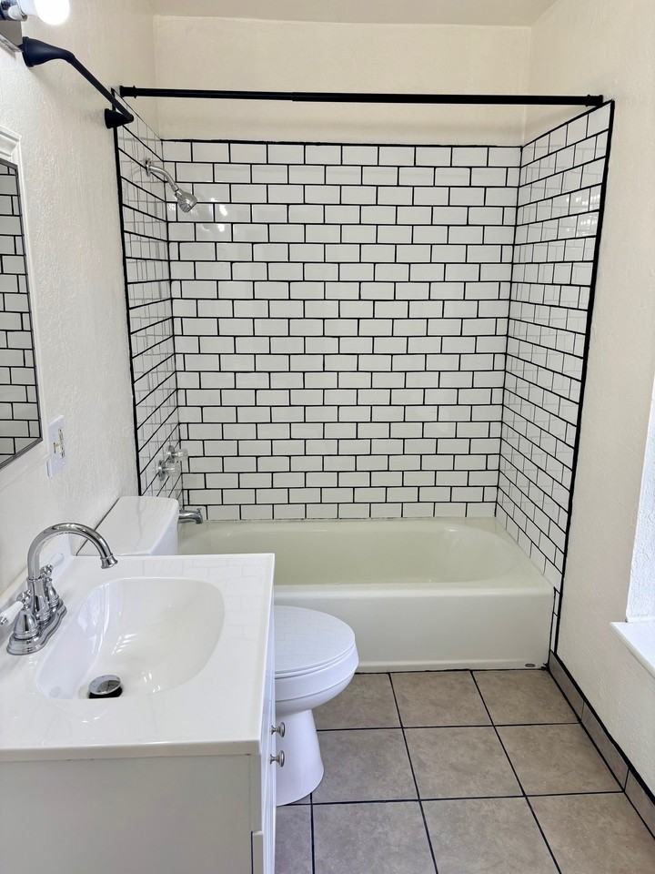 208 Bernard St - Photo 6 of 10