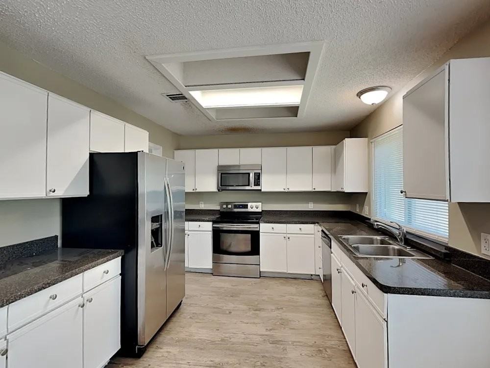 4105 Devon Ct - Photo 4 of 11