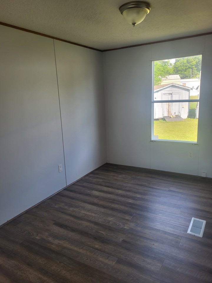 52 Elizabeth Dr #C4 - Photo 2 of 11