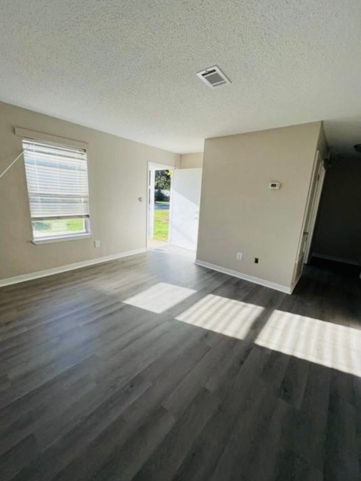 1130 Gordon Ave #A - Photo 2 of 10