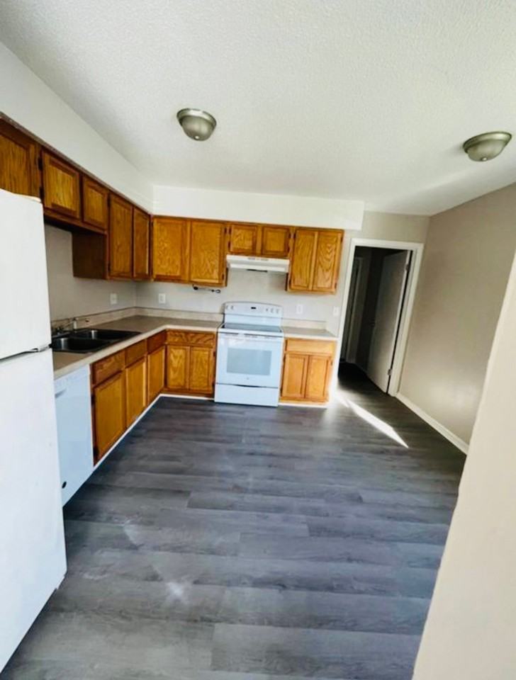 1130 Gordon Ave #A - Photo 3 of 10