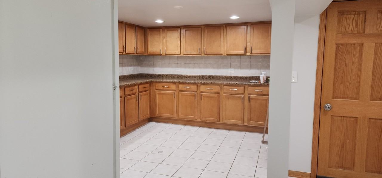 5154 W School St #G - Photo 2 of 15