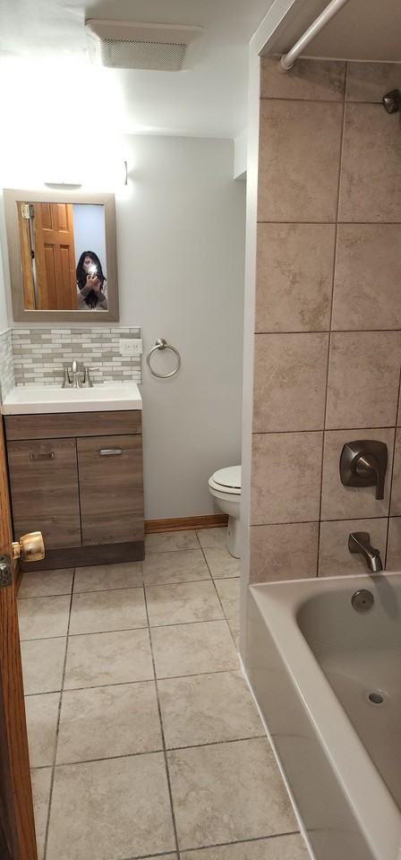 5154 W School St #G - Photo 4 of 15
