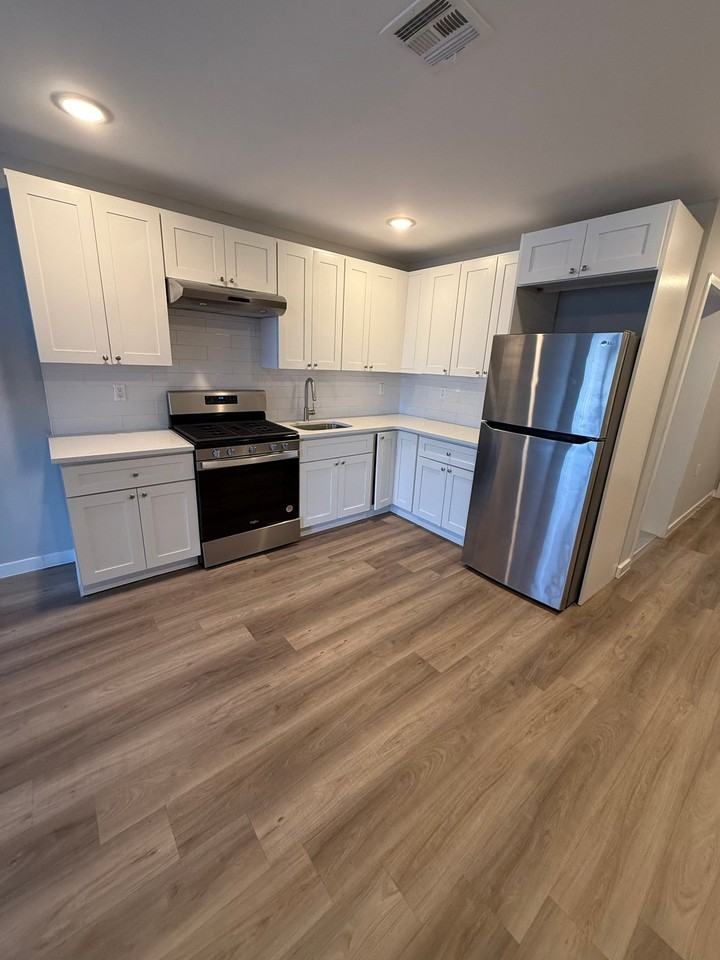 8-10 Godwin Ave #404