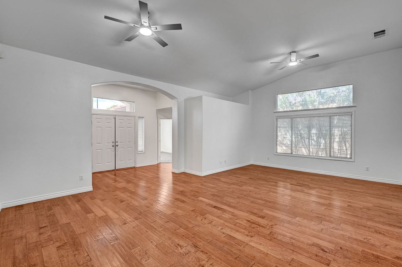 9042 Edenbridge Ct - Photo 2 of 20
