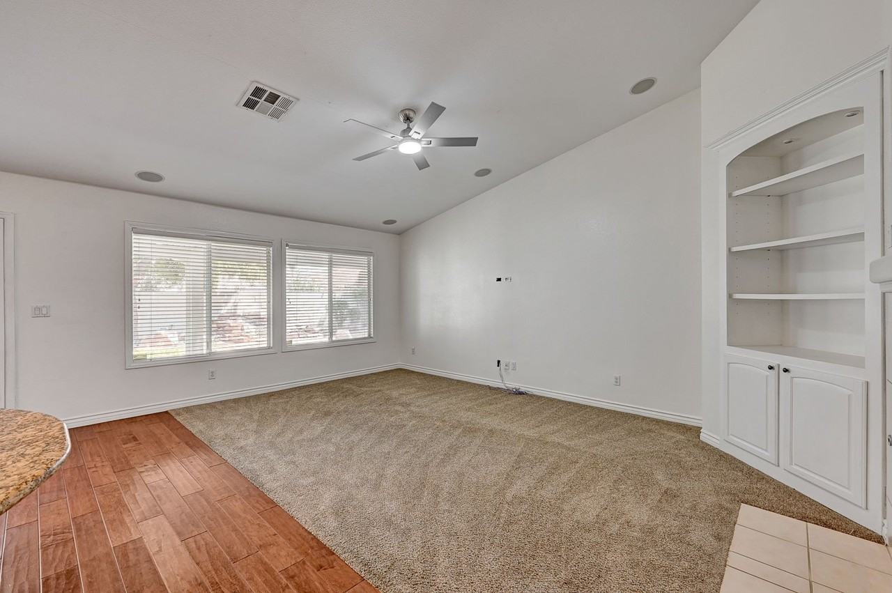 9042 Edenbridge Ct - Photo 4 of 20