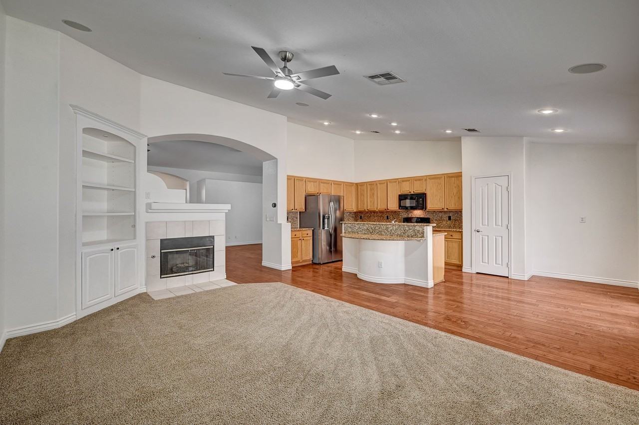9042 Edenbridge Ct - Photo 5 of 20