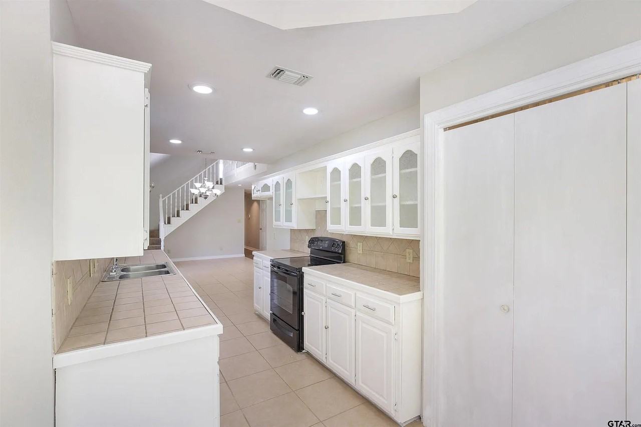 118 Eg Mcmillan Way - Photo 3 of 12