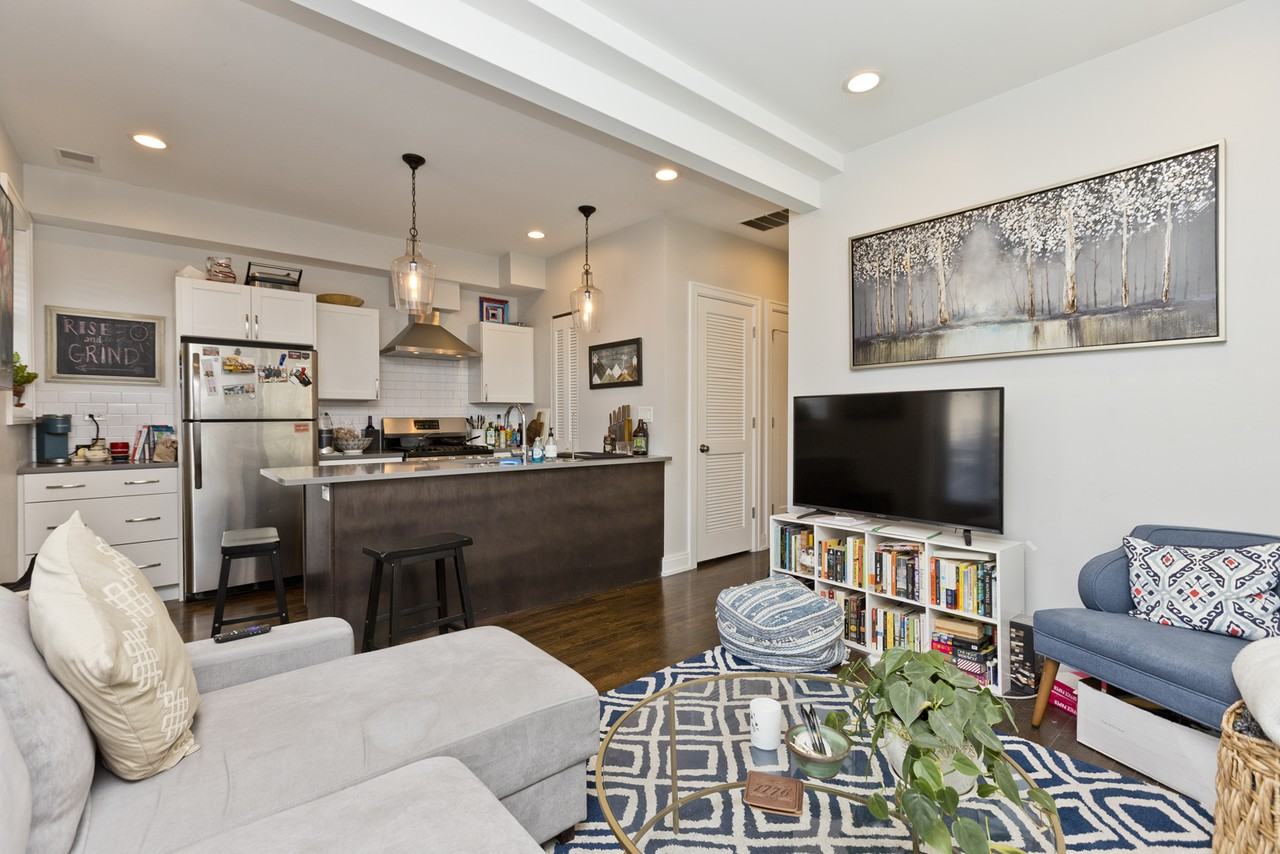 856 N Hermitage Ave #2R - Photo 5 of 18