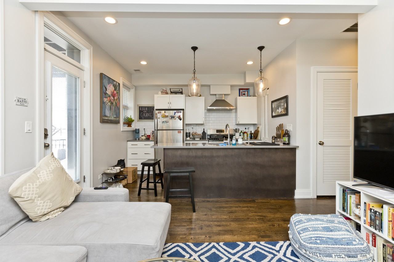 856 N Hermitage Ave #2R - Photo 6 of 18