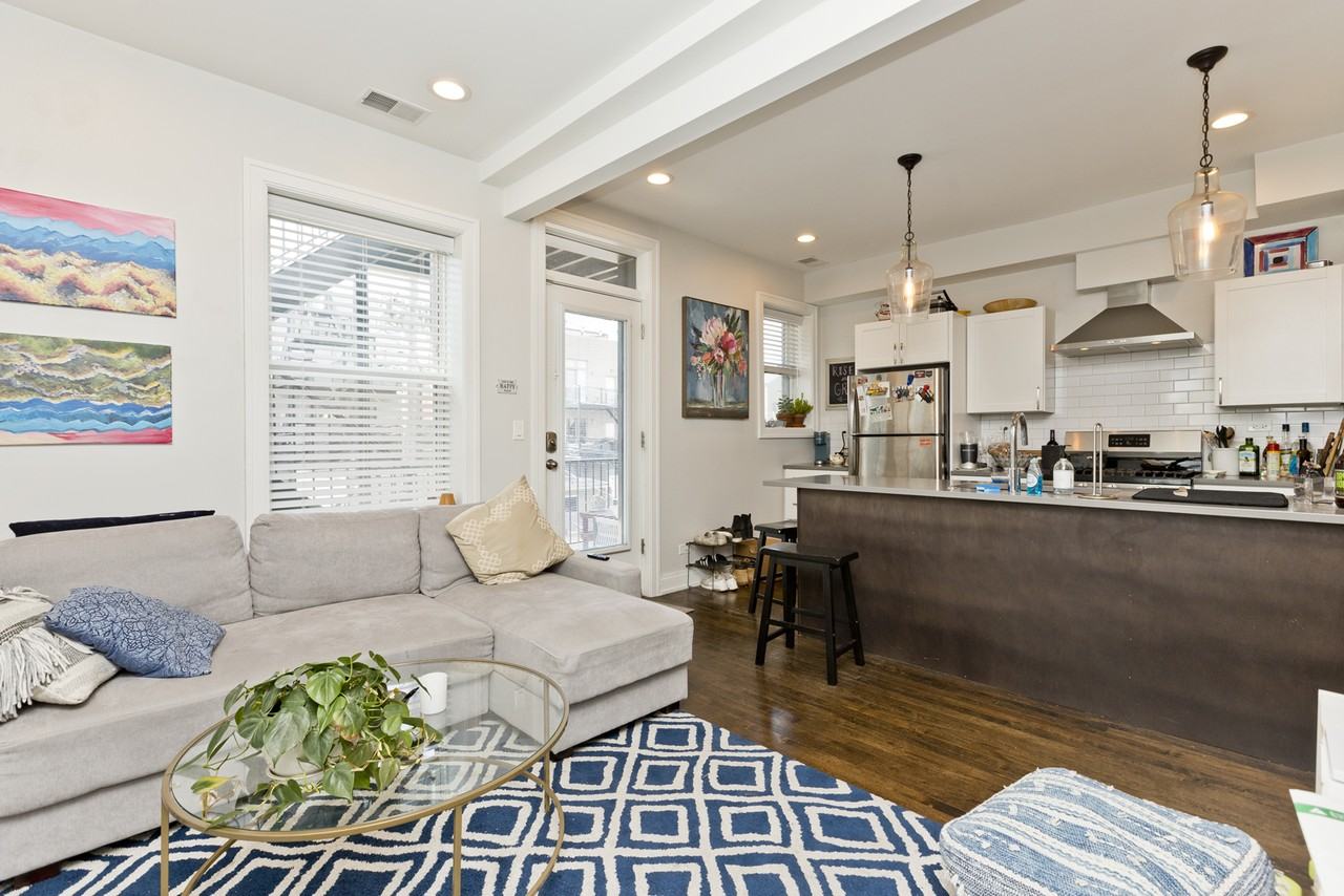 856 N Hermitage Ave #2R - Photo 7 of 18