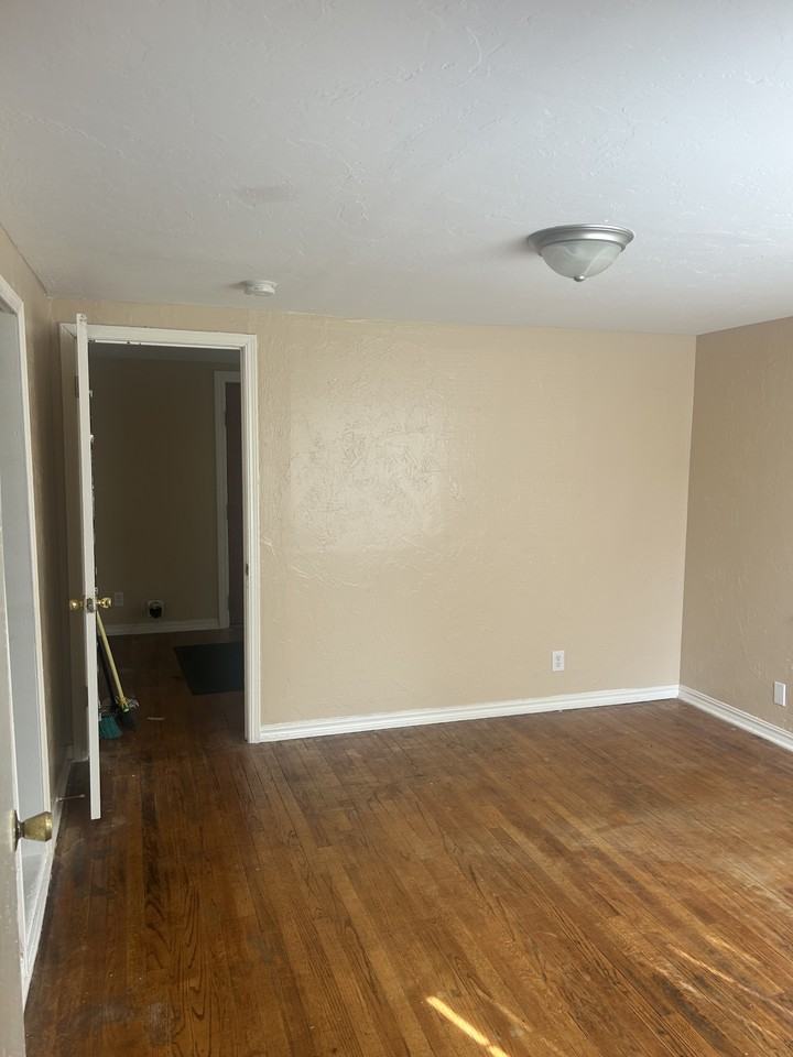 2308 Ne 21st St #1 - Photo 3 of 20