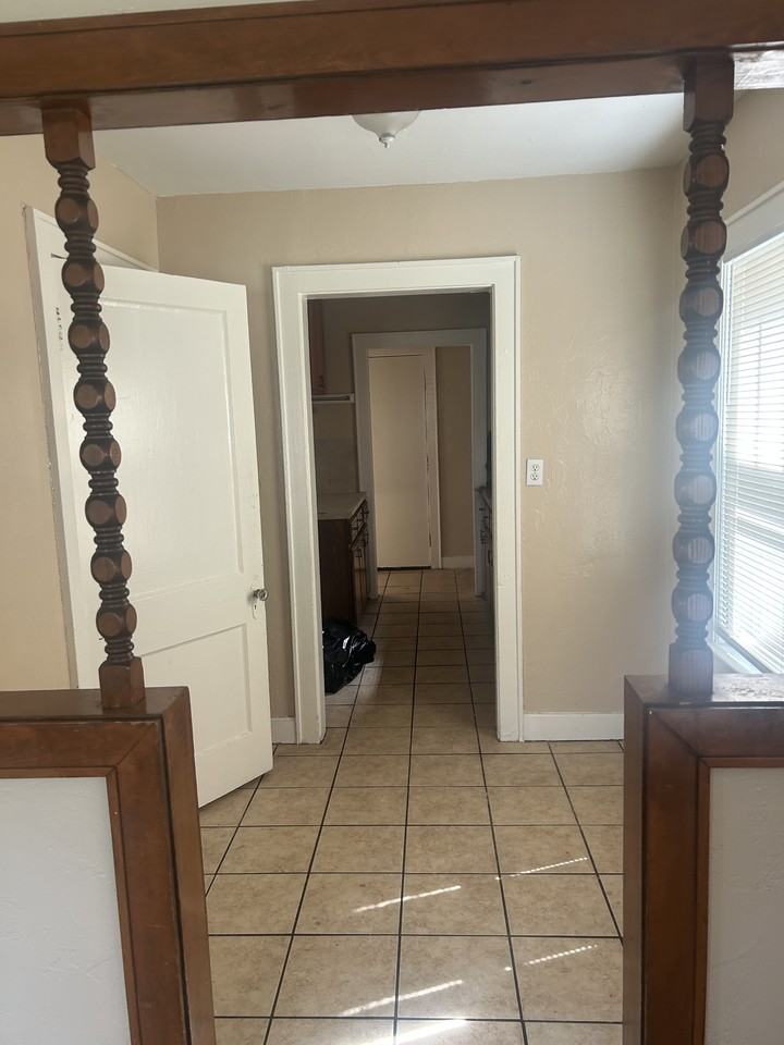 2308 Ne 21st St #1 - Photo 6 of 20