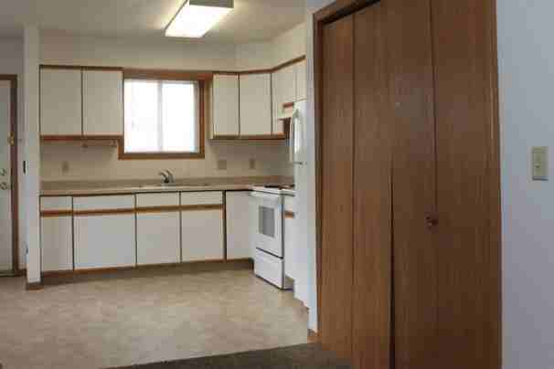 916 S 6th St - Photo 2 of 30