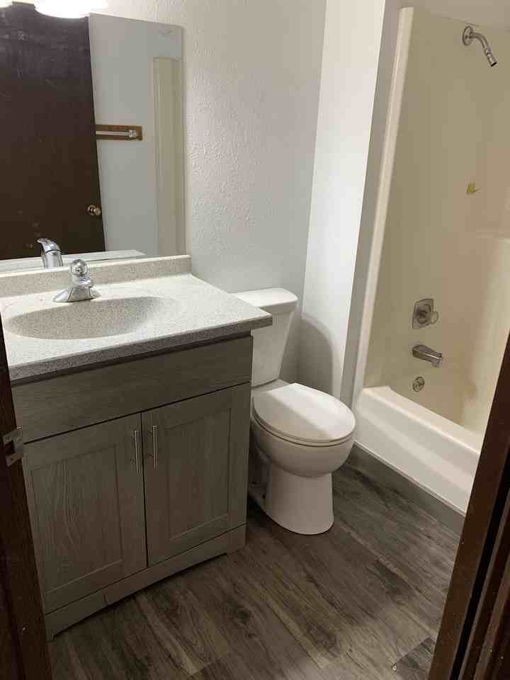 717 E Garland St - Photo 6 of 23