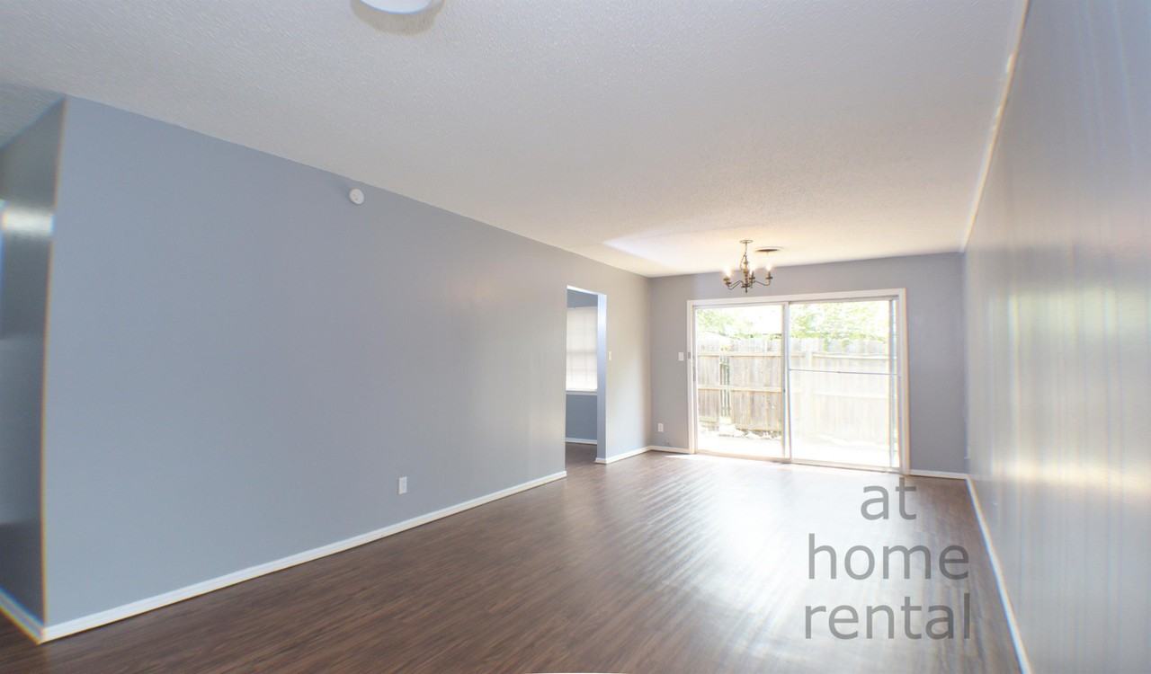Sleezer - 4707 - Photo 3 of 18