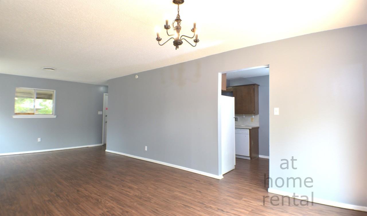 Sleezer - 4707 - Photo 5 of 18