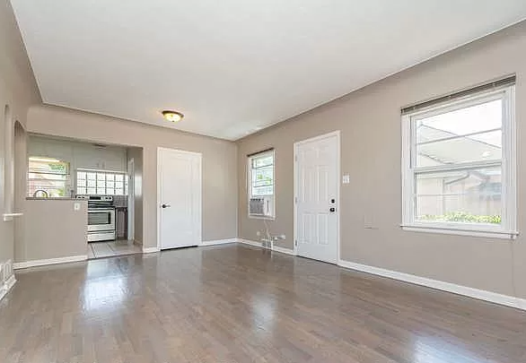 3906 S LOGAN ST - Photo 4 of 27