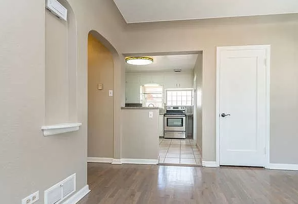 3906 S LOGAN ST - Photo 5 of 27