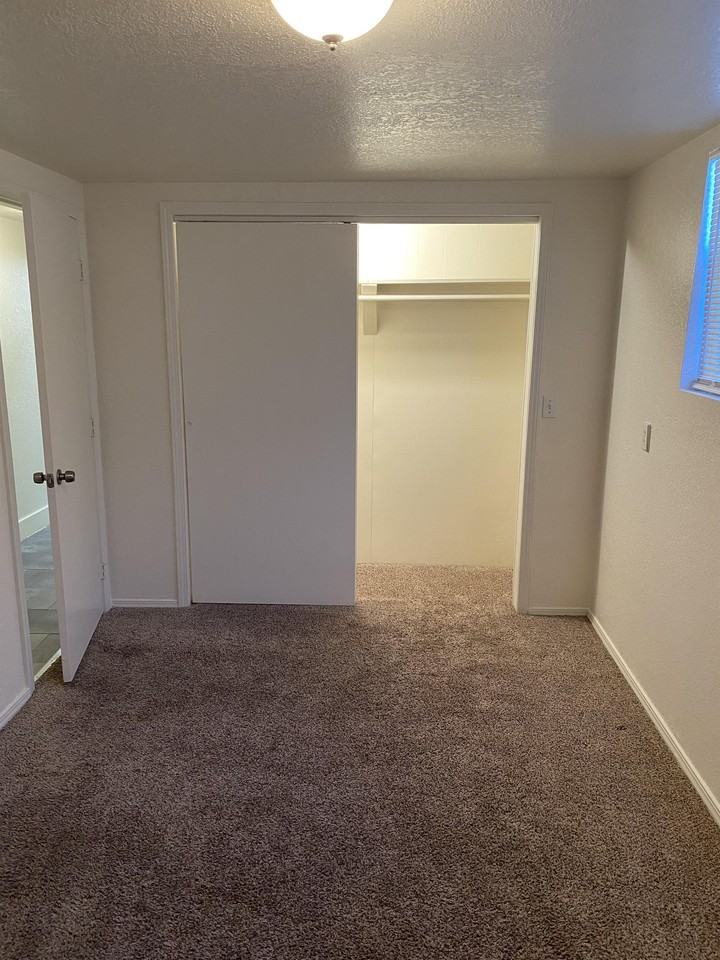 6th Avenue Flats - Photo 5 of 22