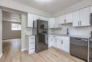 featured image of 4713 4713/4715 Davenport Street